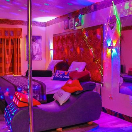 Luxe Romantic Suites Dolton المظهر الخارجي الصورة